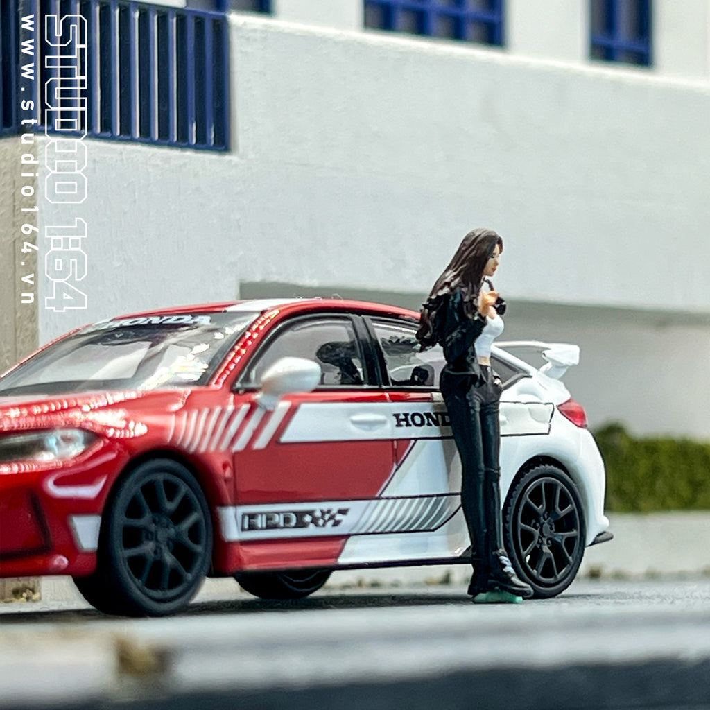 Glasses Girl Figure x Realpaint Studio