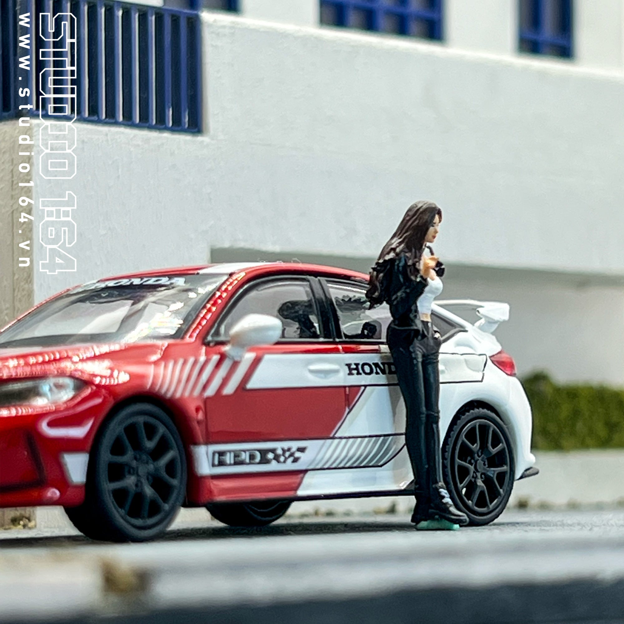 Glasses Girl Figure x Realpaint Studio