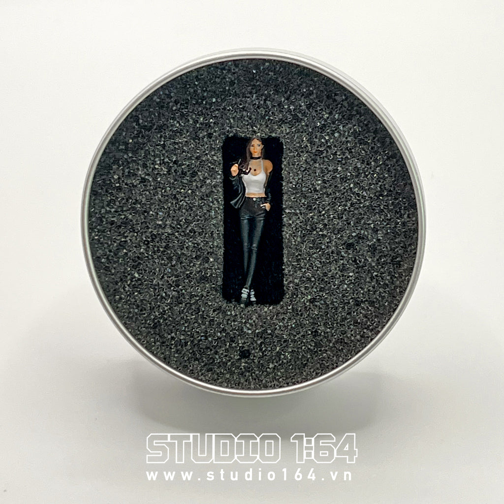 Glasses Girl Figure x Realpaint Studio