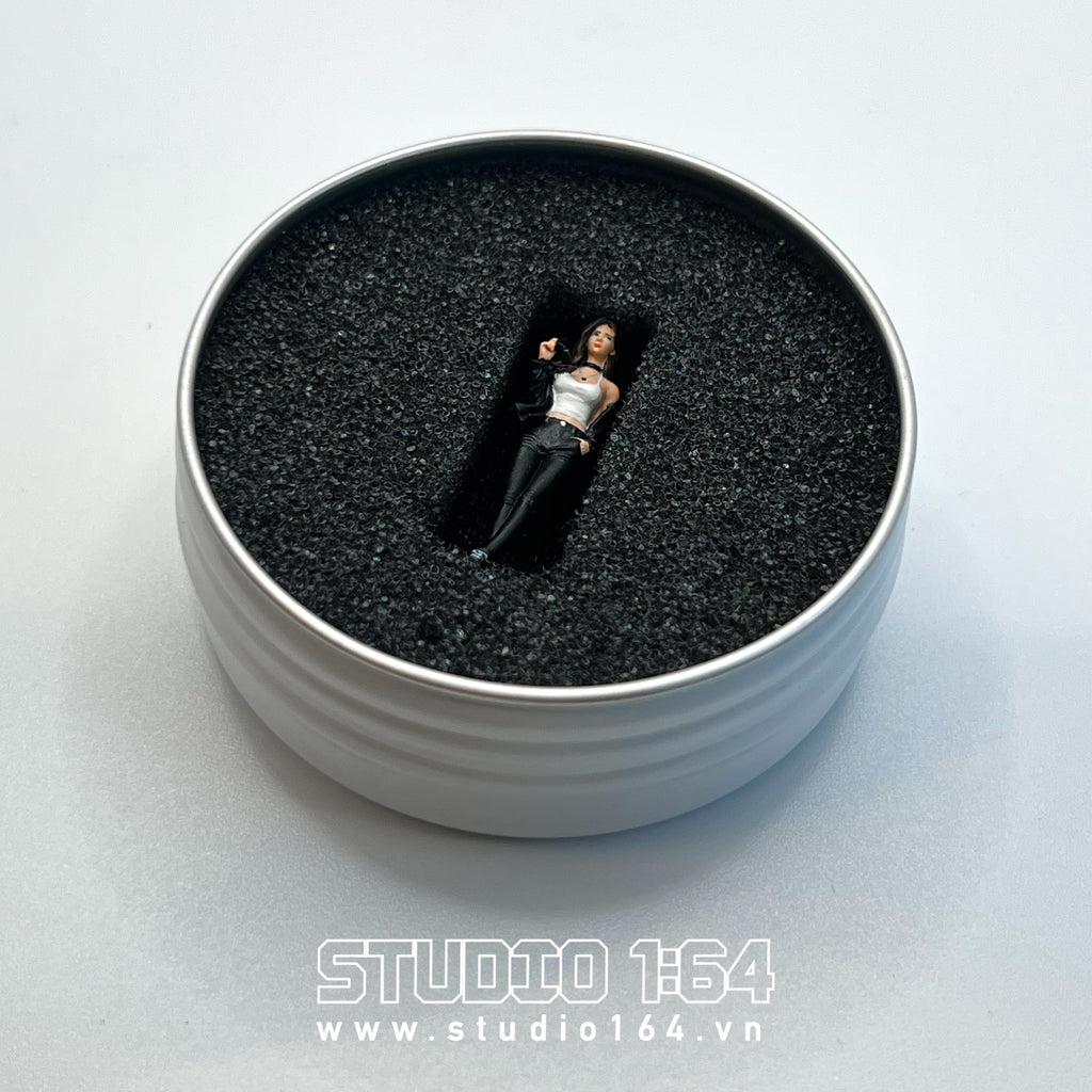 Glasses Girl Figure x Realpaint Studio