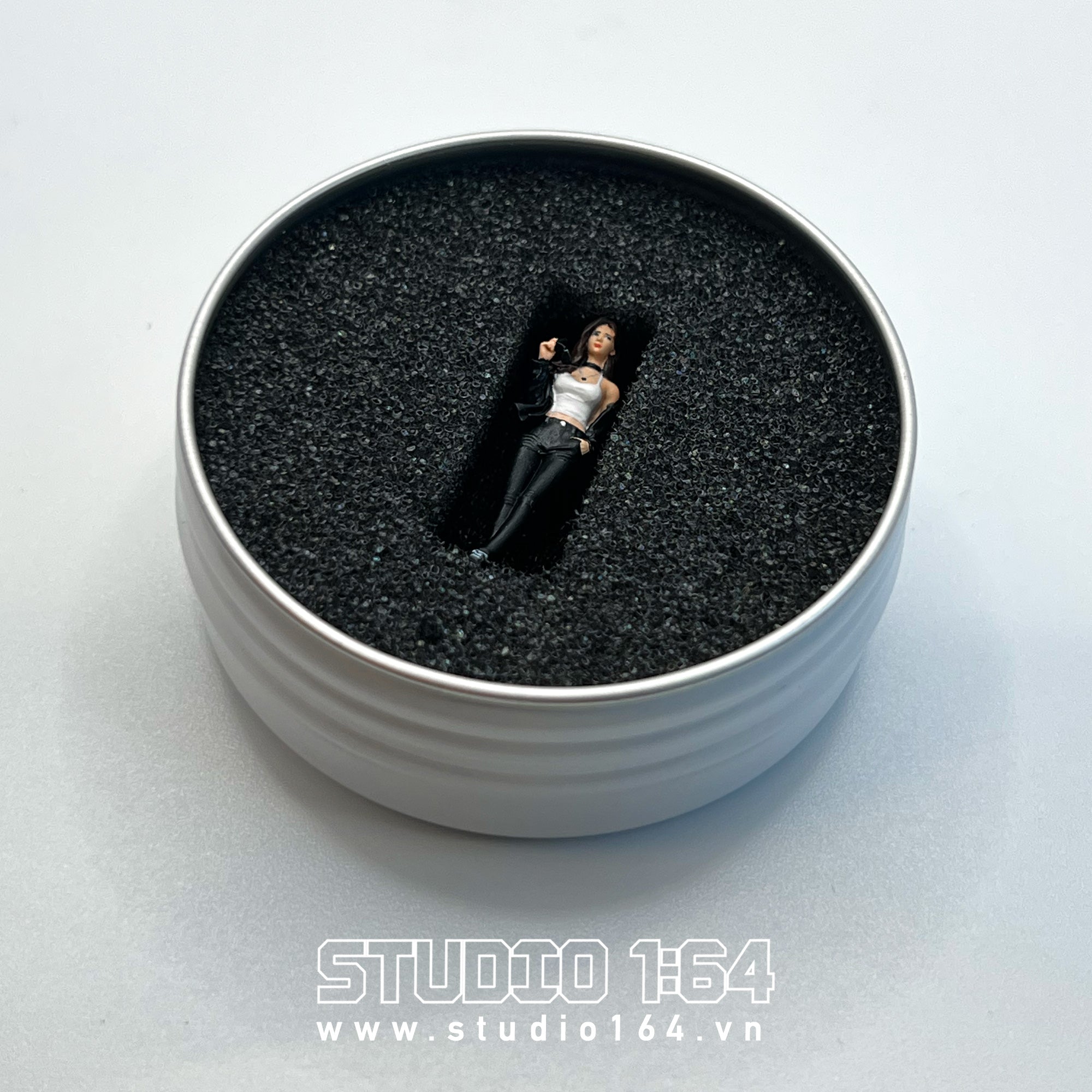 Glasses Girl Figure x Realpaint Studio